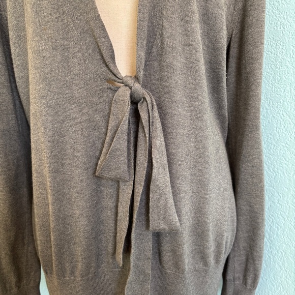 Banana Republic Gray Tie-Front Deep V Sweater Sz. XL (1) - Picture 2 of 11